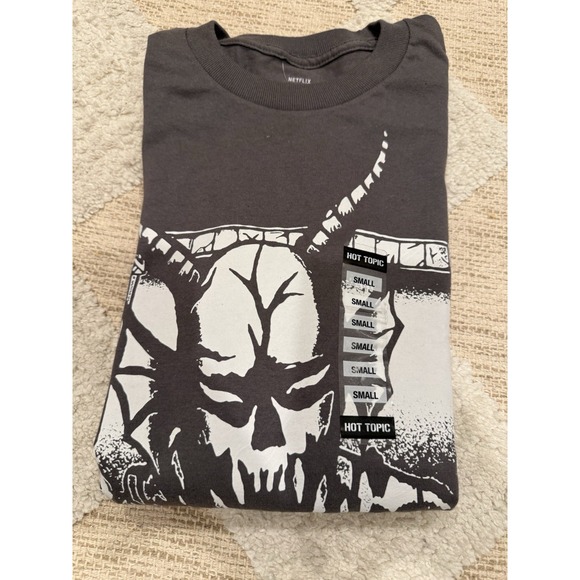 Hot Topic Hellfire Club Shirt Small Stranger Things Adult Unisex Shirt Sleeve - Picture 11 of 11